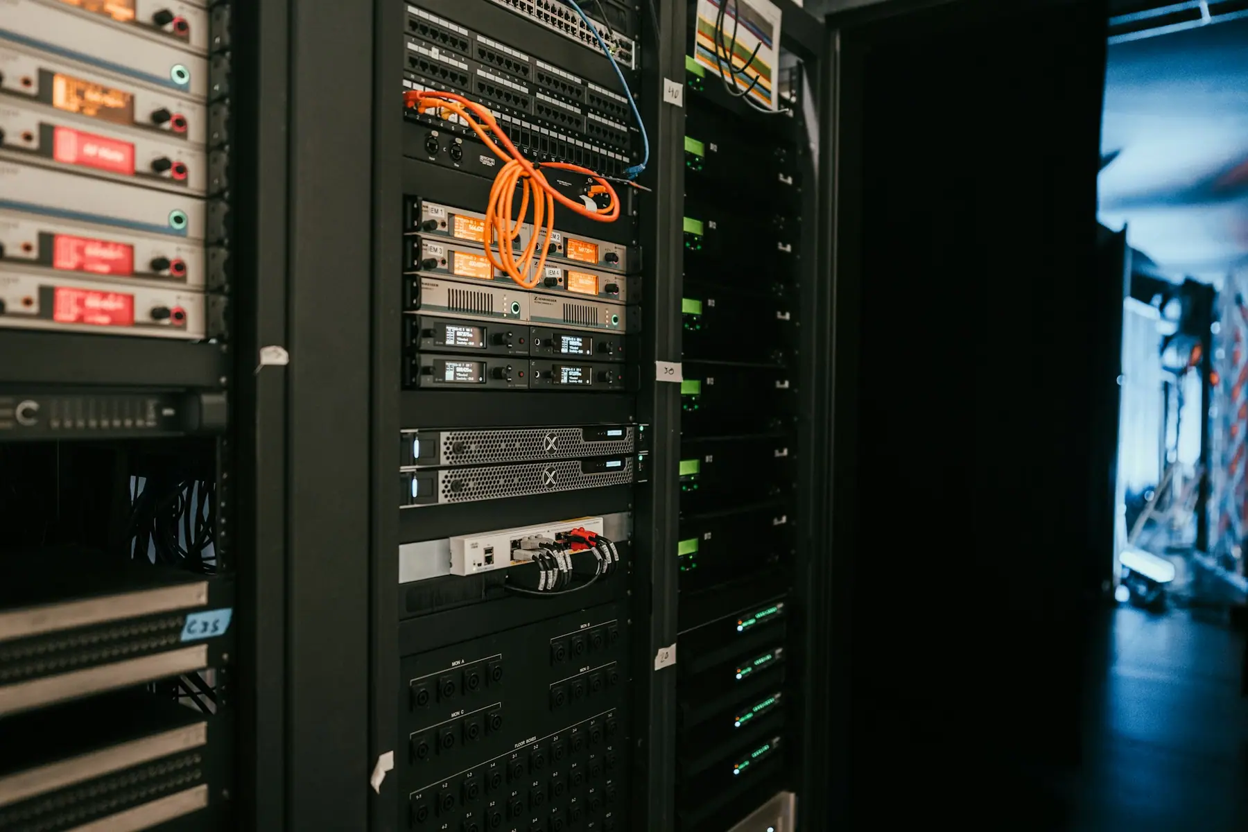 Baies informatiques dans un local technique